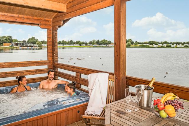 hot tub holidays at dacre lakeside park in driffield