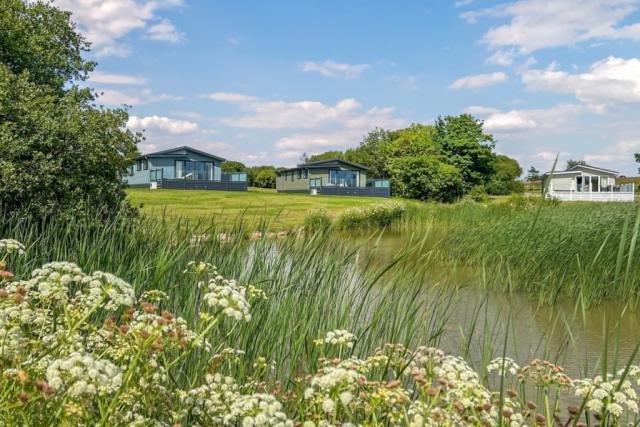 lodge breaks at florence springs lakeside lodges in tenby 
