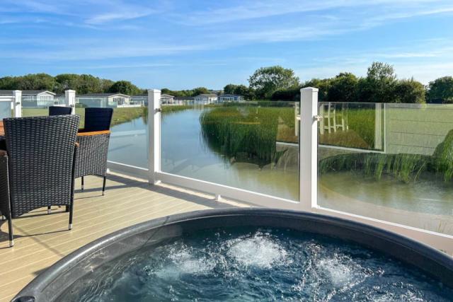 private hot tubs at florence springs lakeside lodges 