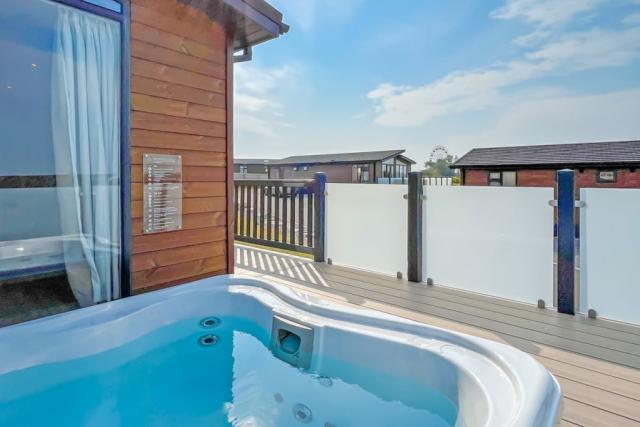 private hot tubs at folly farm holiday park in kilgetty