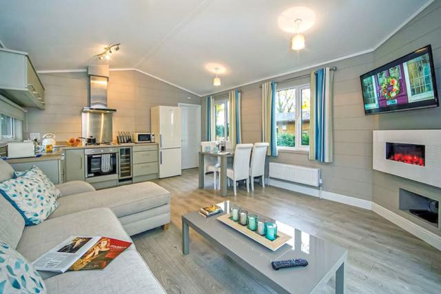 open plan living in a lodge at jamies cragg holiday park in york