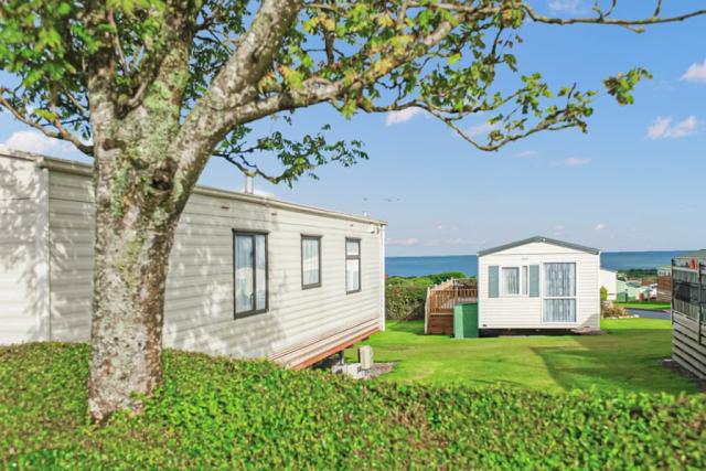 caravan breaks at ocean heights leisure park near new quay