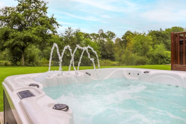 hot tub breaks at paradise lakeside lodges in yorkshire