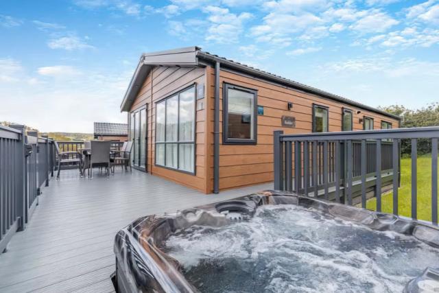 luxury lodges with private hot tub at wayfind pennant park in holywell