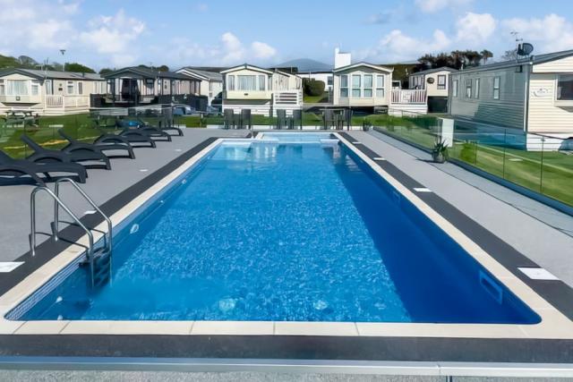 outdoor swimming pool at white tower holiday park near caernarfon