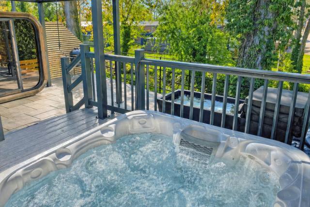 private hot tubs at willow pastures country park 