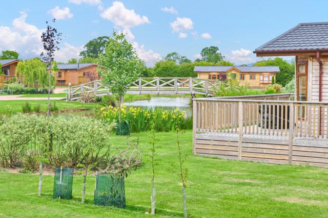 private lodge decking at york house holiday park in thirsk 