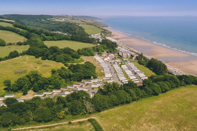 amroth castle holiday park near tenby