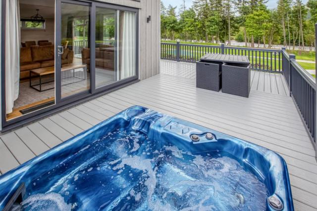private hot tub breaks at ben nevis holiday park near fort william