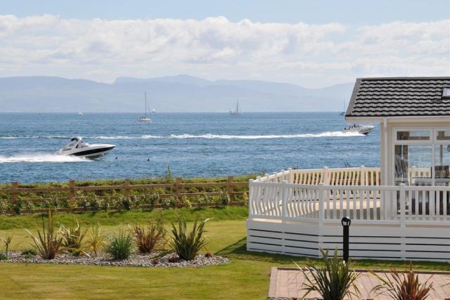 luxury caravan breaks at gimblet rock holiday park in pwllheli