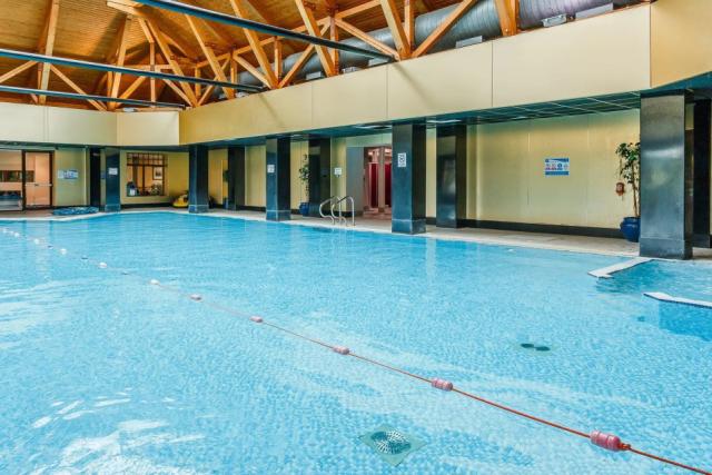 the indoor swimming pool at Piperdam