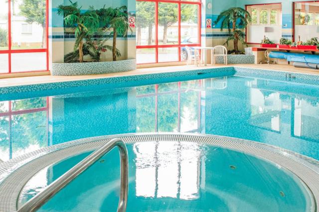 indoor pool at thurston manor holiday park in east lothian