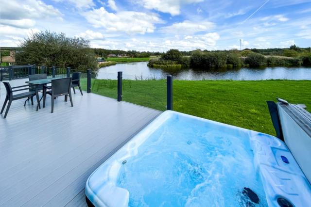 lodge with hot tub at westlands country park in annan