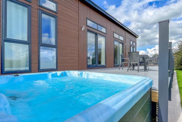 private lodge hot tub westlands country park in annan