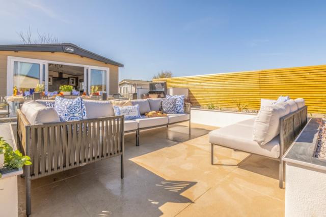 whitehouse holiday park in towyn