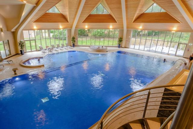 the indoor swimming pool at Kenwick Woods Lodge Resort