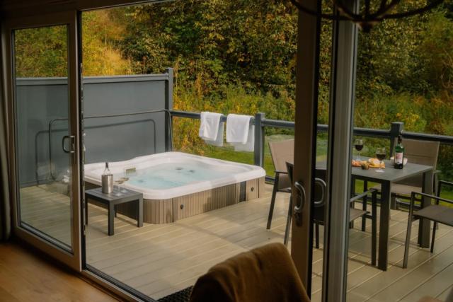 hot tub lodge holidays in the Yorkshire Dales at Aysgarth Holiday Resort