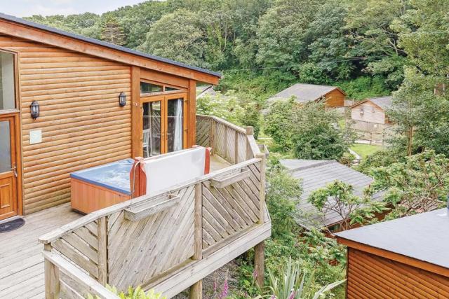 lodge holidays in woodland near Perranporth in Cornwall
