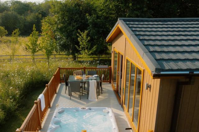 lodges with hot tubs in the midlands at Rockingham Forest Holiday Park in Northamptonshire