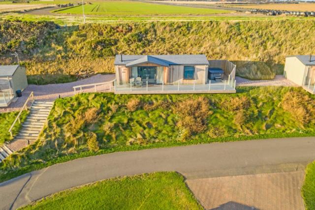 hot tub lodges at sauchope links holiday park near fife
