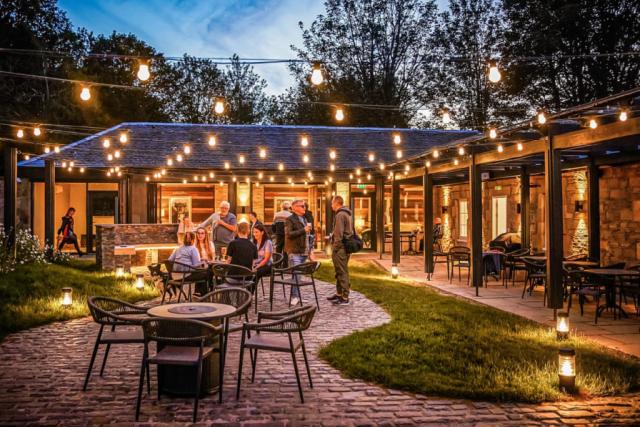 bar and restaurant at springwood holiday park in kelso
