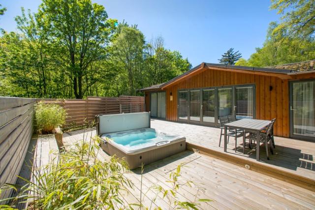 hot tub lodges at erigmore holiday park in perthshire