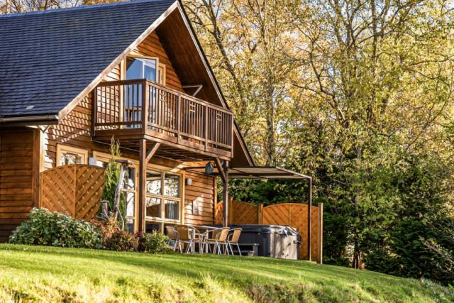 loch lomond waterfront luxury lodges near balmaha