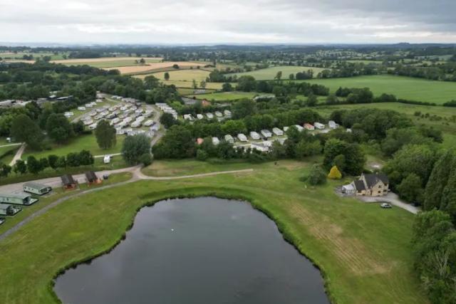 the fishing lake at Kingfisher Holiday Park