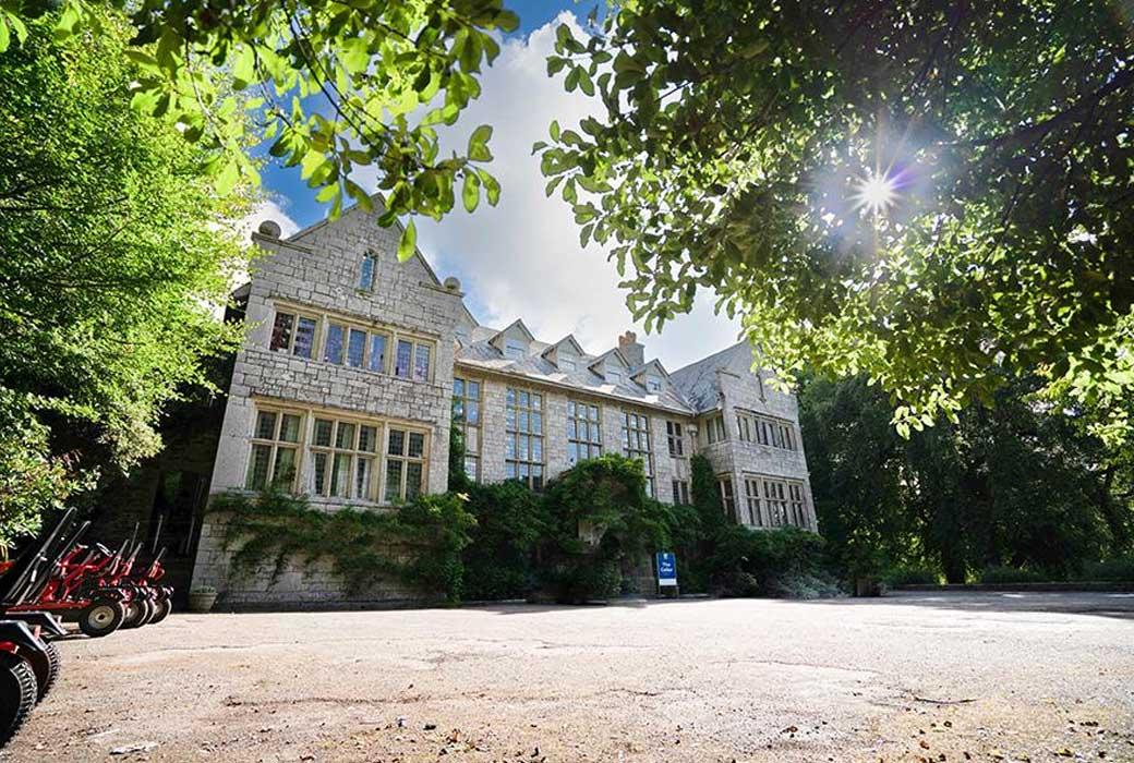 Holiday Parks near to Bodmin have idyllic surroundings and are near to both north & south Cornish coastlines
