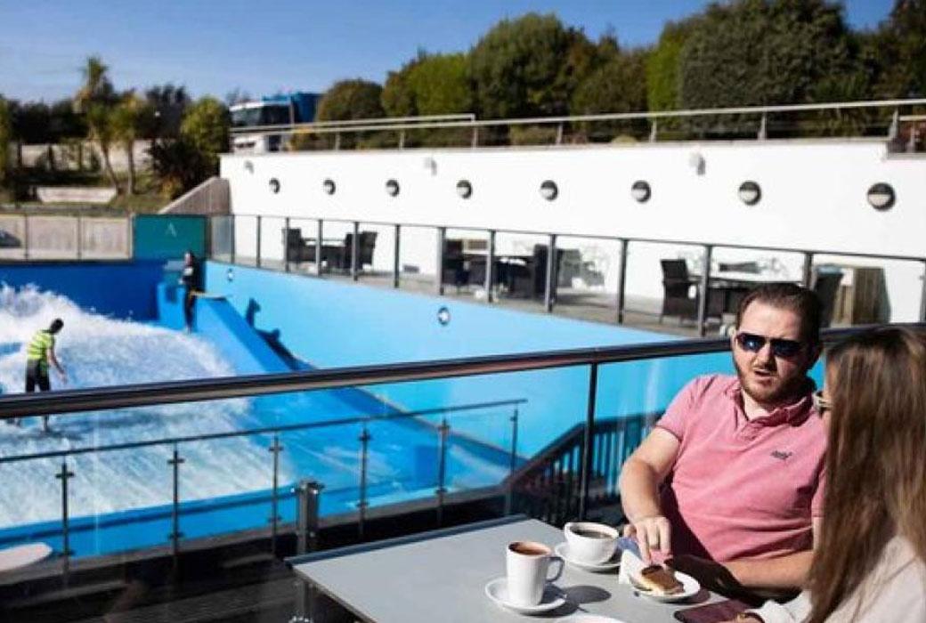 Surfing facilities & dining near to Padstow on holiday parks