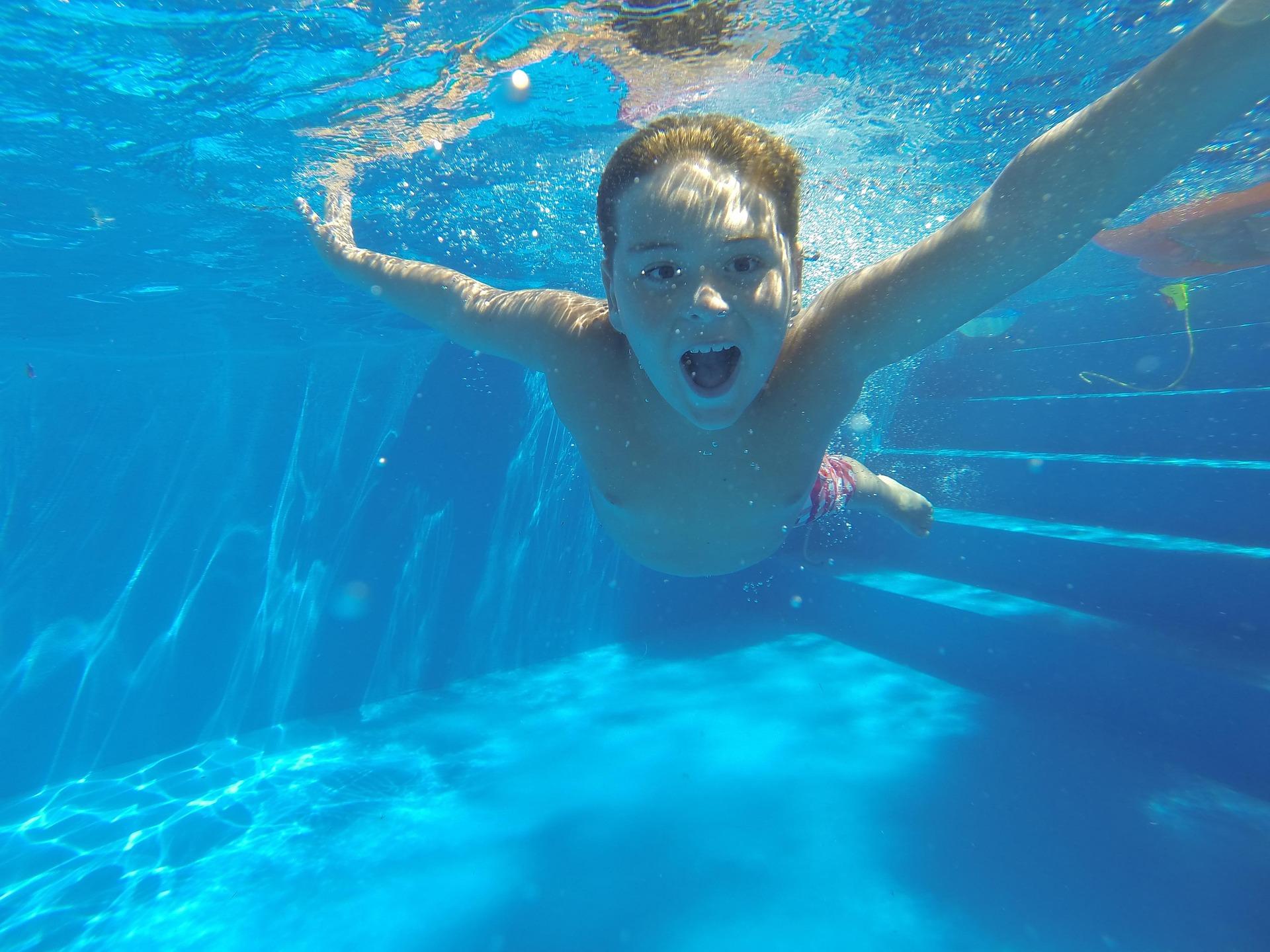find caravan sites, lodge parks and campsites with swimming pools in the UK
