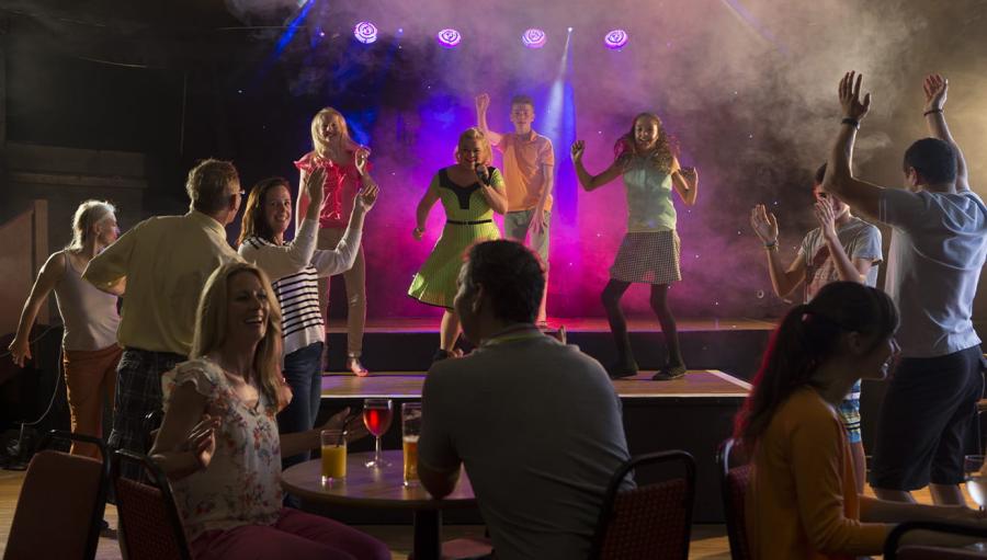 Challaborough Bay Holiday Park evening entertainment