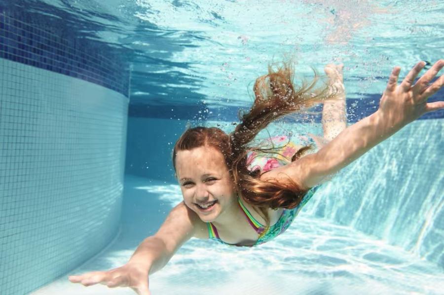Perran Sands swimming in the pool