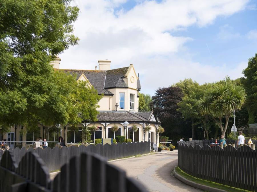 Tolroy Manor Holiday Park enterance