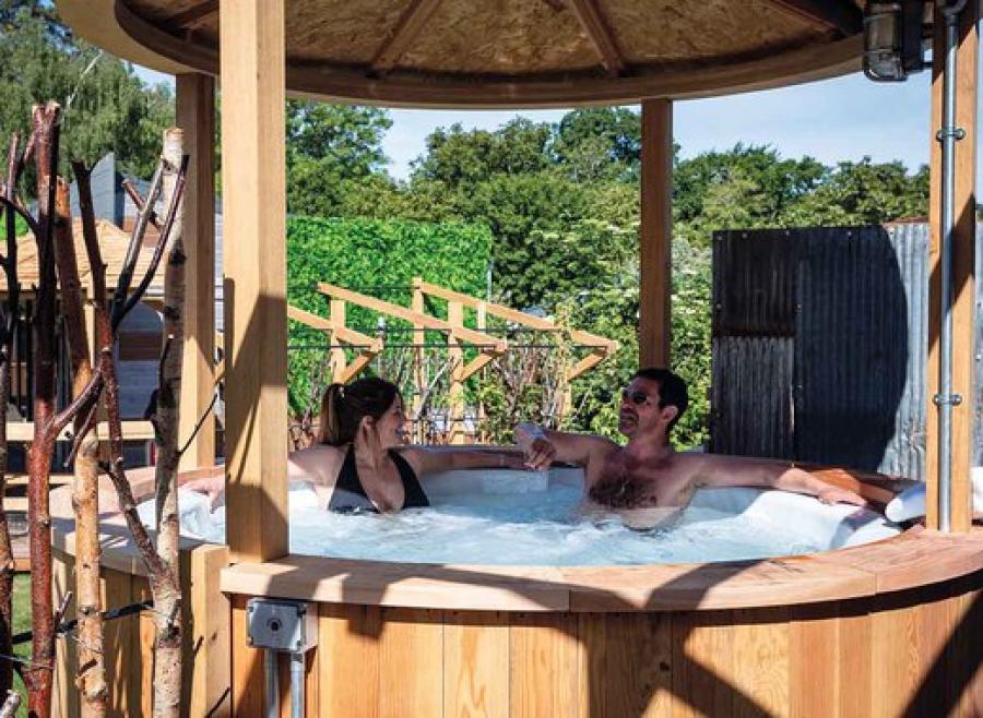 luxury lodges with hot tubs in hampshire