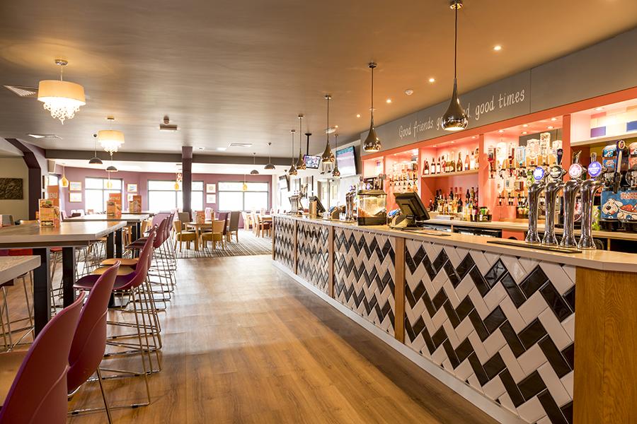 bar and restaurant at Birchington Vale Holiday Park