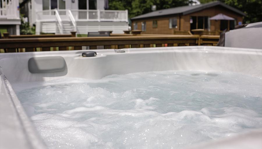 lodges with hot tubs on the isle of wight