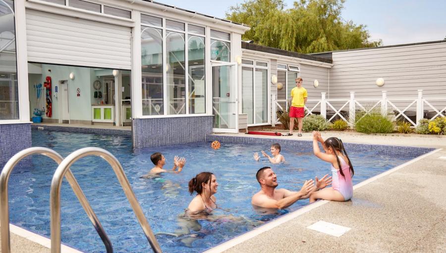 The outdoor swimming pool at Manor Park Holiday Park
