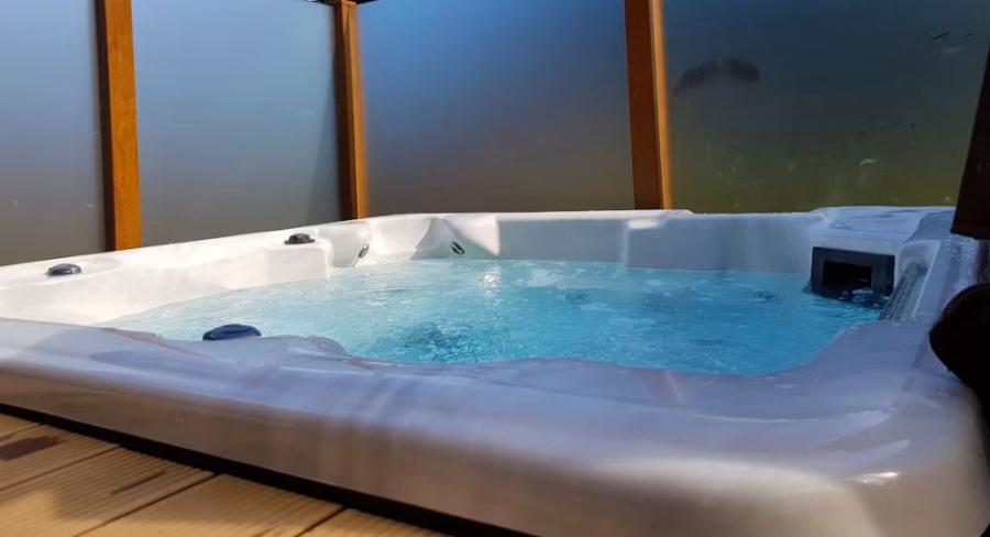 hot tubs lodges in Somerset