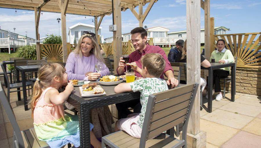Barmston Beach Holiday Park putdoor eating area