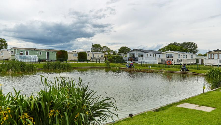 lodges with fishing lakes in lincolnshire at Sunnydale Holiday Park