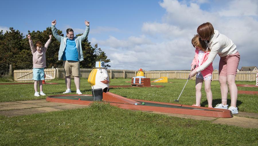 playgin crazy golf on holiday at Grannie's Heilan Hame Park