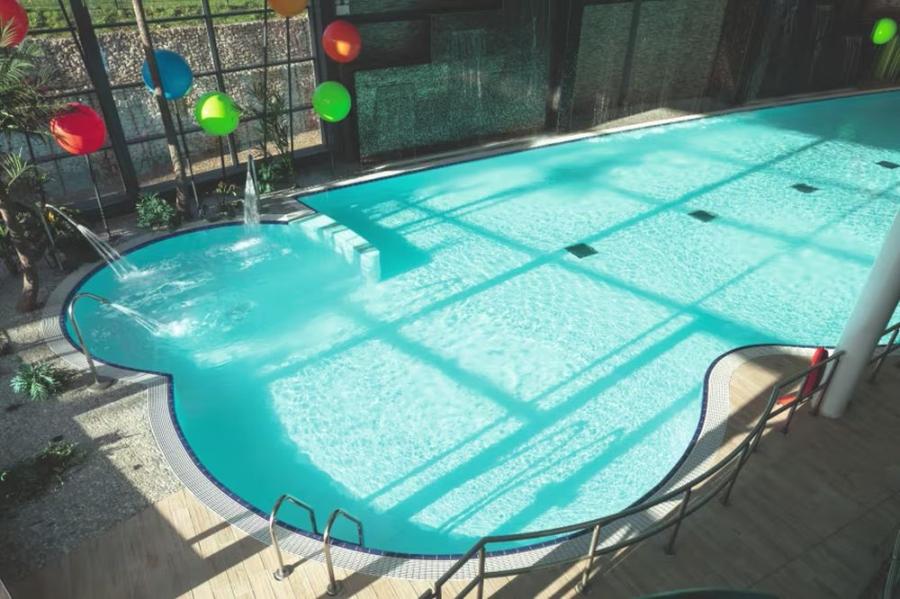the indoor swimming pool at Primrose Valley Holiday Park