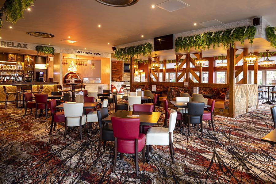 the bar and resturant at Sand Le Mere Holiday Park