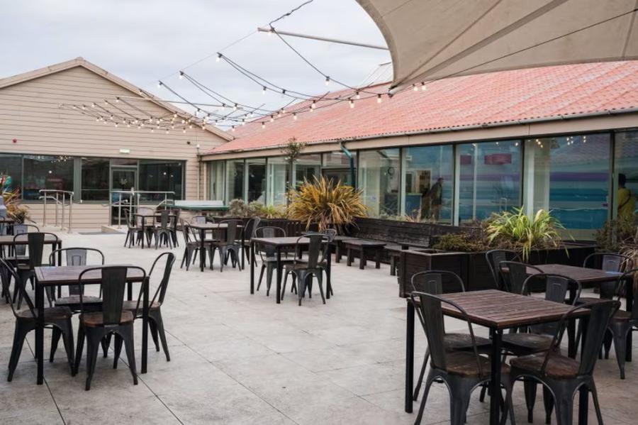 the outdoor eating area at Seton Sands Holiday Park