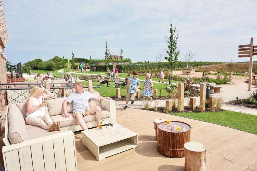 outside drinking and eating area at Thornwick Bay Holiday Village
