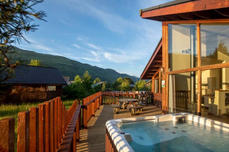 lodge with hot tub at Ardgartan Argyll