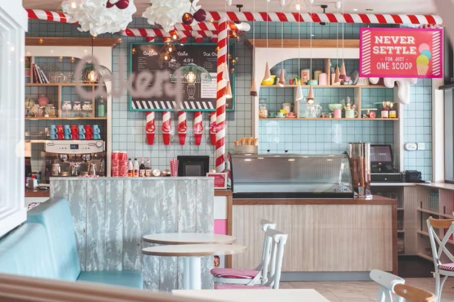 plenty of places to eat on site at Hafan-Y-Mor Holiday Park