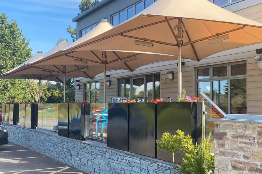 the main club house at Par Sands Coastal Holiday Park