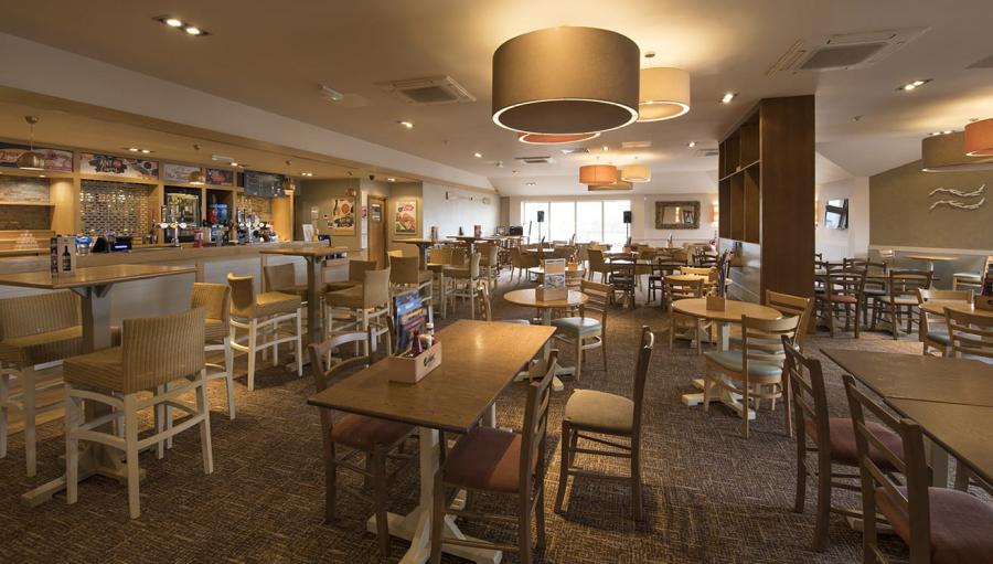 the bar and restaurant at Sandylands Holiday Park